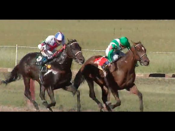 Por dentro, Memorado, con Gustavo Calvente, vence a Luthier Blues